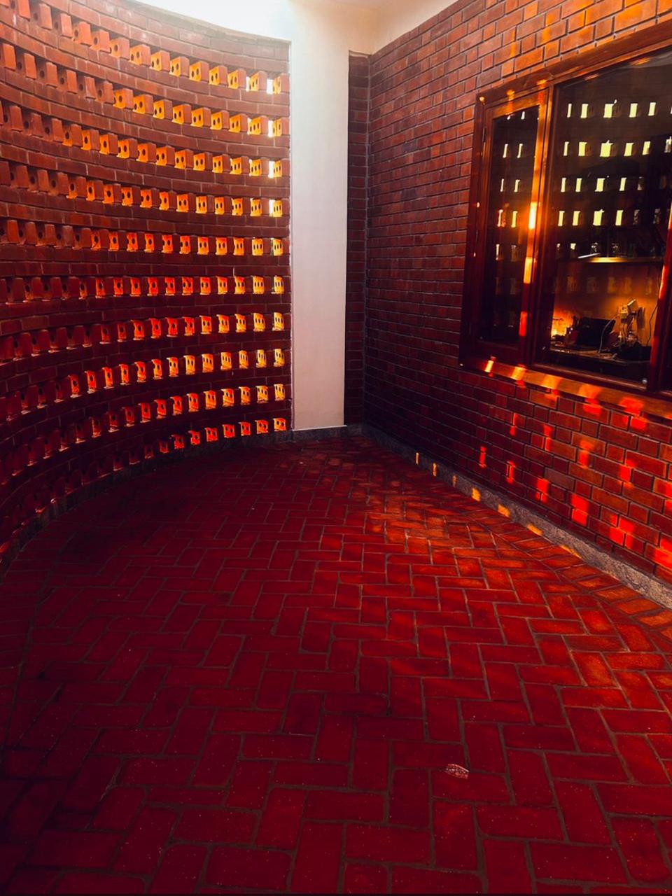 Curved interior room with 3-hole wire cut bricks — Bricks Street